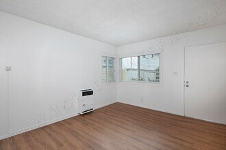 3817 Riviera Dr-Unit -3817 1/2 in San Diego, CA - Building Photo - Building Photo