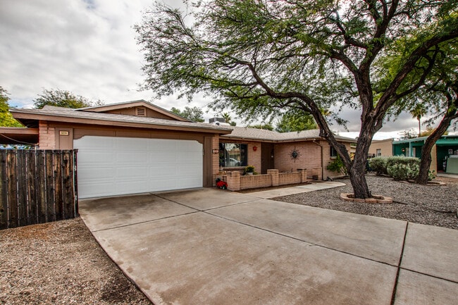 9530 E Baker St in Tucson, AZ - Foto de edificio - Building Photo