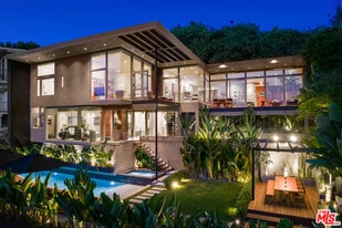 1659 Waynecrest Dr in Beverly Hills, CA - Building Photo