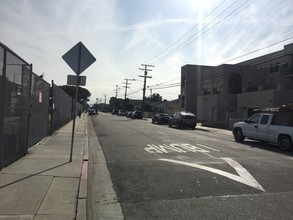 13707 Yukon Ave in Hawthorne, CA - Building Photo - Building Photo