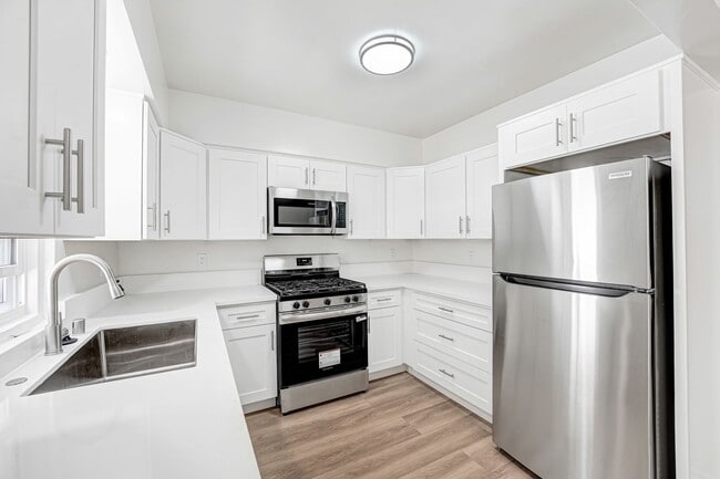 1237 Berkeley St, Unit 3 in Santa Monica, CA - Building Photo - Building Photo
