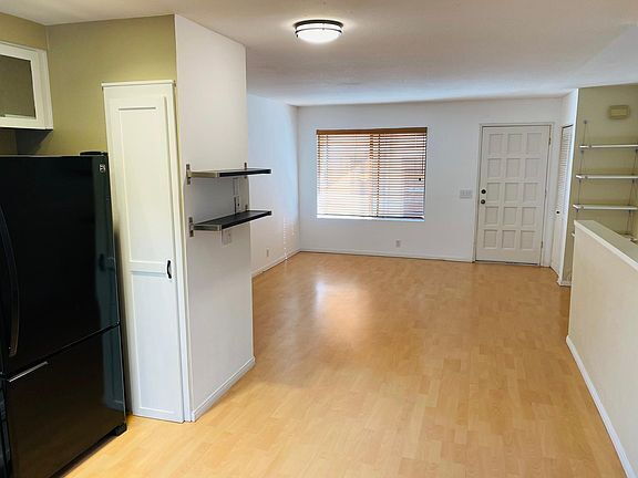 8434 Via Sonoma in San Diego, CA - Building Photo - Building Photo