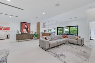 5857 SW 31st St in Miami, FL - Building Photo - Building Photo