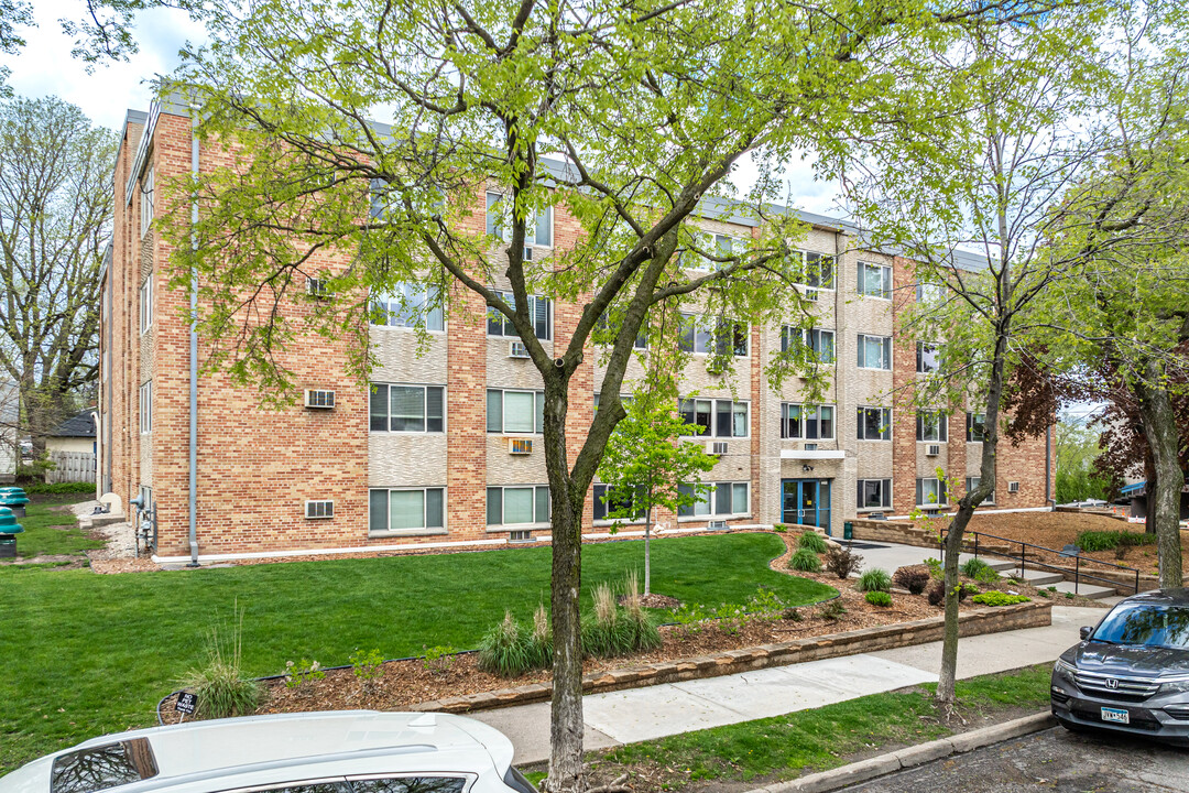 Harriet Hills Condominiums in Minneapolis, MN - Foto de edificio