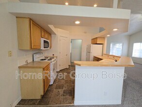 2020 W Pebblestone St in Meridian, ID - Building Photo - Building Photo