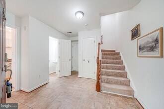 2426 N Hampton Dr in Alexandria, VA - Building Photo - Building Photo