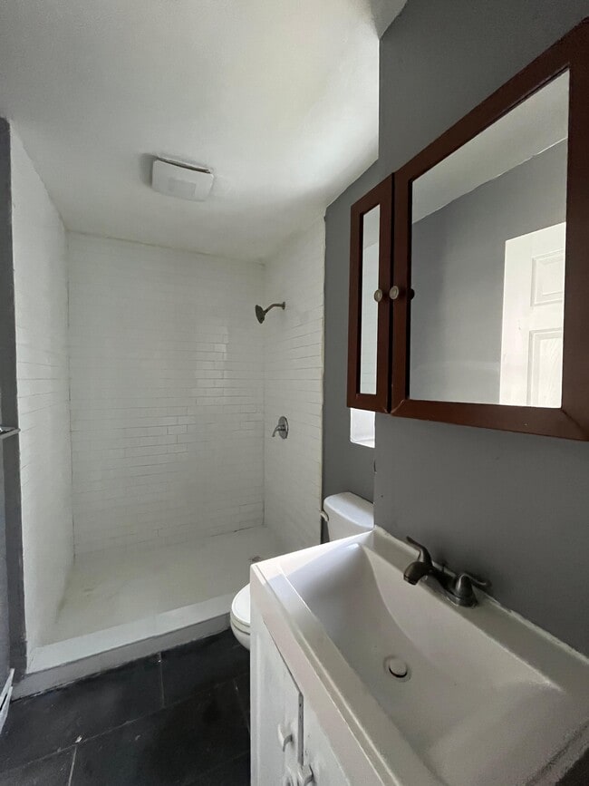 69 Williams Ave in Jersey City, NJ - Foto de edificio - Building Photo