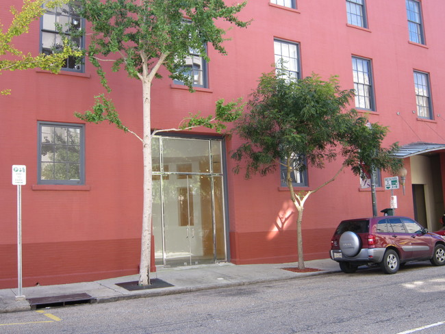 320-332 Julia St in New Orleans, LA - Building Photo - Building Photo