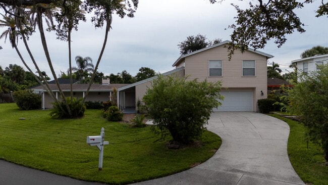 1804 Baywood Dr in Sarasota, FL - Building Photo - Building Photo