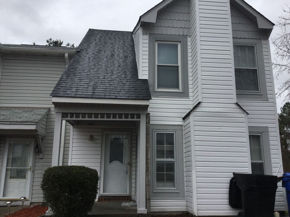 1148 Hillock Crossing in Virginia Beach, VA - Building Photo