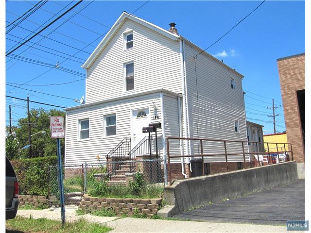 146 Lawrence St in Hackensack, NJ - Building Photo