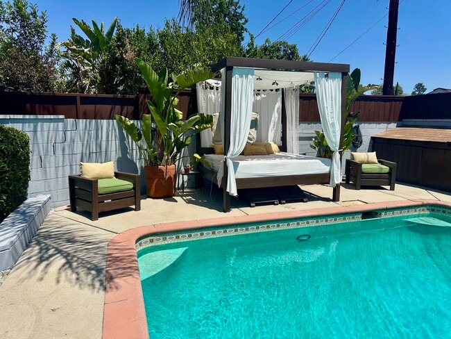 8956 Swinton Ave in Los Angeles, CA - Building Photo - Building Photo