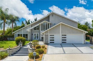 19402 Lemon Hill Dr in Santa Ana, CA - Building Photo