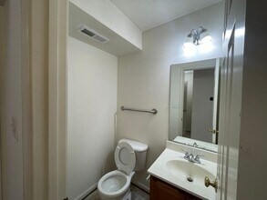 1206 Long Meadows Dr-Unit -Apt. 3 in Lynchburg, VA - Building Photo - Building Photo