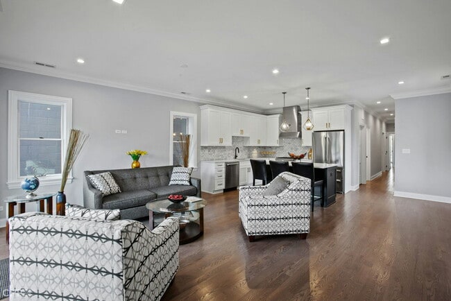 211 S Hamilton Ave in Chicago, IL - Building Photo - Building Photo