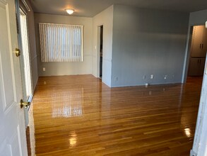 13753 Burbank Blvd in Los Angeles, CA - Building Photo - Building Photo
