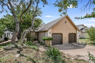 526 Cutty Trail in Lakeway, TX - Building Photo