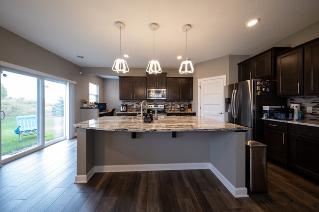 15649 Eddy Crk Wy in Apple Valley, MN - Building Photo - Building Photo