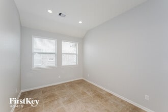 6522 Hunters Creek Ln in Baytown, TX - Building Photo - Building Photo