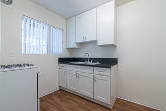 Mesa Village in San Diego, CA - Building Photo - Building Photo