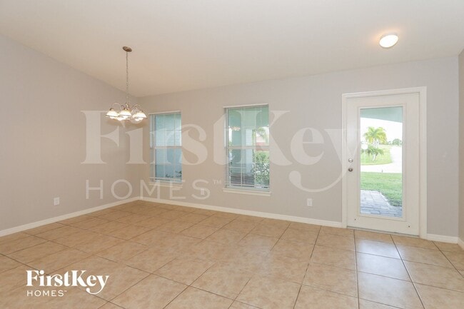 2616 NW 1st Pl in Cape Coral, FL - Foto de edificio - Building Photo