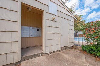 8201 Richmond Ave. in Houston, TX - Building Photo - Building Photo