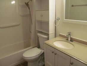 3510-3512 SE 71st Ave-Unit -3510 in Portland, OR - Building Photo - Building Photo