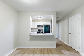 Ashby Point in Charlotte, NC - Building Photo - Interior Photo