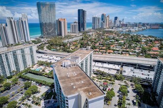 19380 Collins Ave, Unit 1402 in Sunny Isles Beach, FL - Foto de edificio - Building Photo