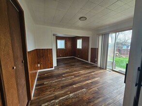 335 SE 8th St in Madras, OR - Building Photo - Building Photo