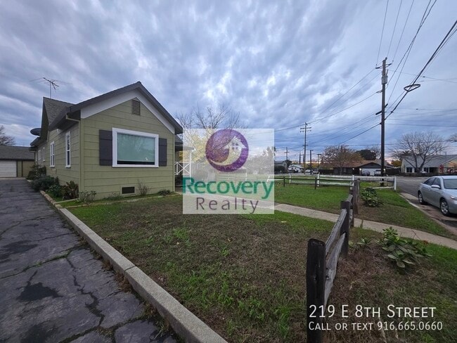 property at 219 E 8th St