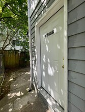 8888 SW Cashmur Ln in Portland, OR - Building Photo - Building Photo