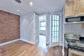 330 E 35th St in New York, NY - Building Photo - Building Photo