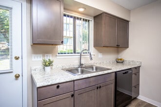 Granite Valley Apartments in Cedar Rapids, IA - Building Photo - Interior Photo