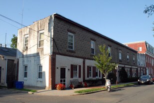 31 Elm St in Lambertville, NJ - Building Photo