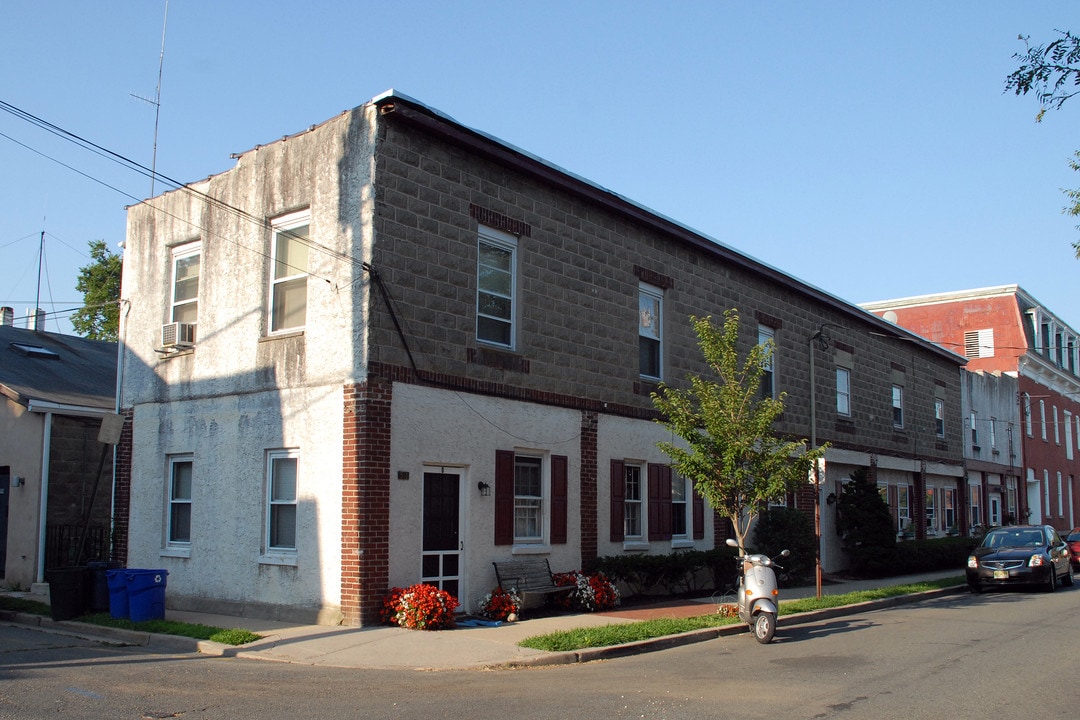 31 Elm St in Lambertville, NJ - Foto de edificio