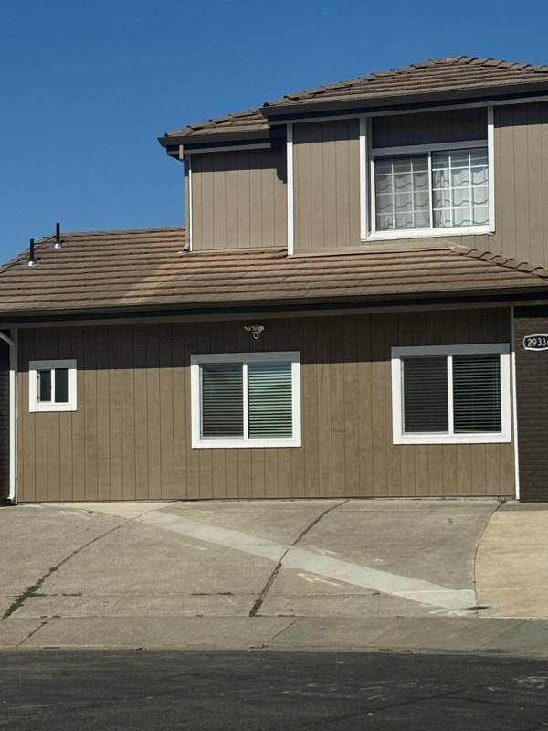 property at 2933 Banyan Ct
