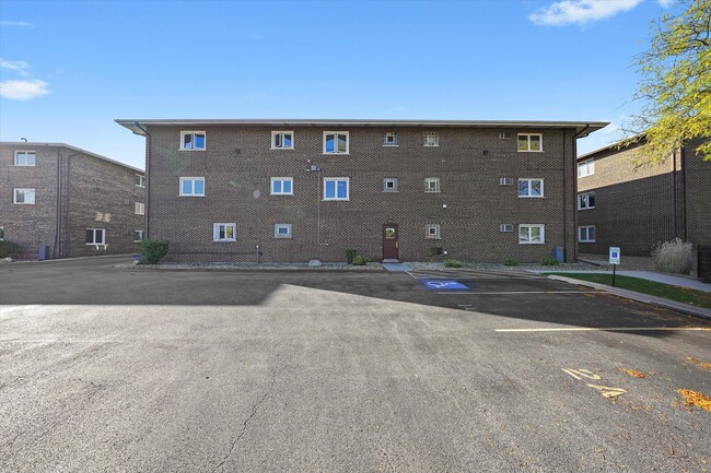 9008 W 140th St in Orland Park, IL - Building Photo - Building Photo