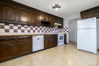 200 Frederick St in Stamford, CT - Building Photo - Building Photo