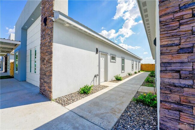 14 Notre Dame Ave in Mission, TX - Building Photo - Building Photo