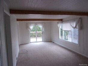 2876 Stennett St in Keego Harbor, MI - Foto de edificio - Building Photo
