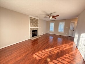 2402 Larwood Dr in Fayetteville, NC - Building Photo - Building Photo