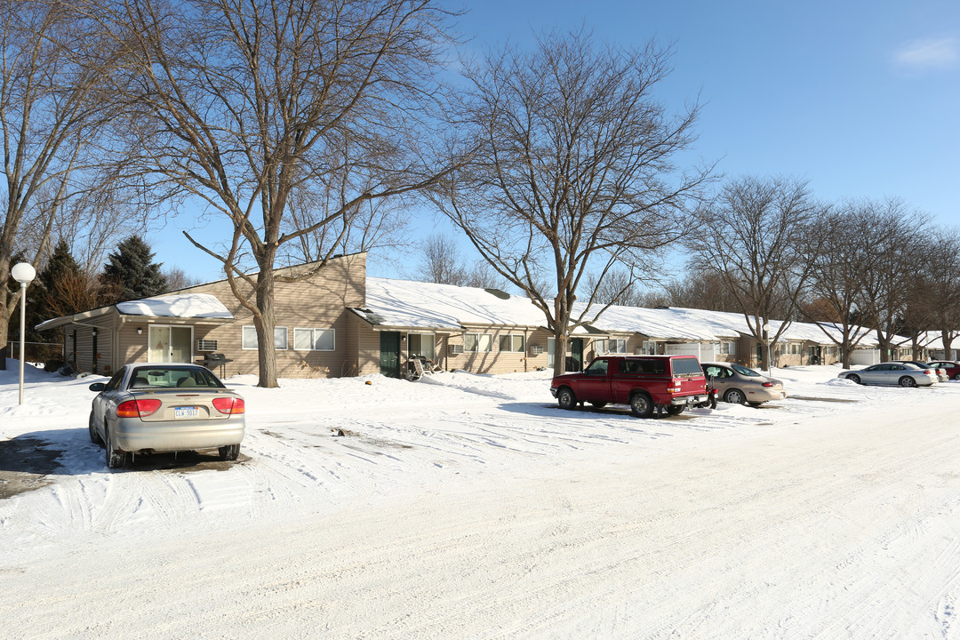 Bellevue Place in Bellevue, MI - Building Photo