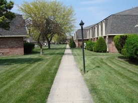 Englewood Villas & Residences in Englewood, OH - Building Photo
