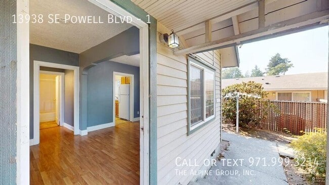 13938 SE Powell Blvd in Portland, OR - Building Photo - Building Photo