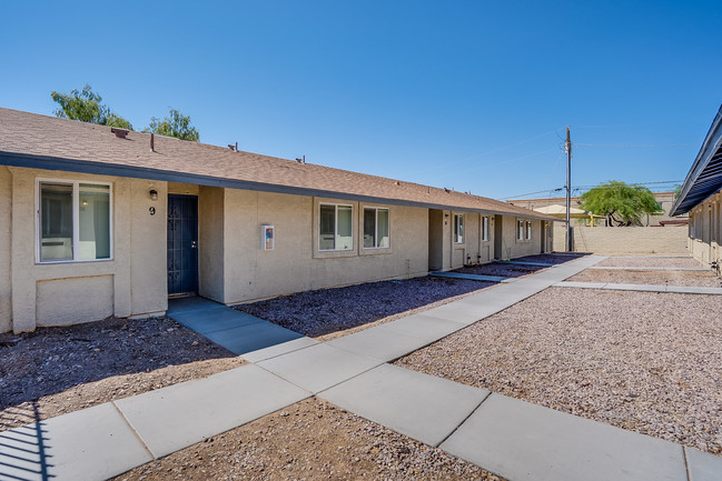 Ironwood Condominium in Phoenix, AZ - Building Photo - Building Photo