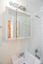 911 W Lawrence Ave, Unit #1202 in Chicago, IL - Building Photo - Building Photo