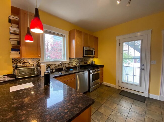 8 Cedar St in Somerville, MA - Building Photo - Building Photo