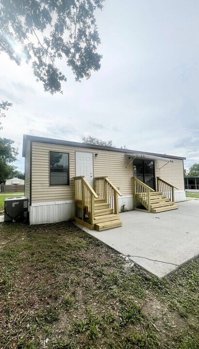 38526 Palm Grove Dr in Zephyrhills, FL - Building Photo