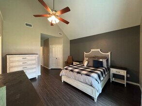102 Lexington Ln in Victoria, TX - Building Photo - Building Photo